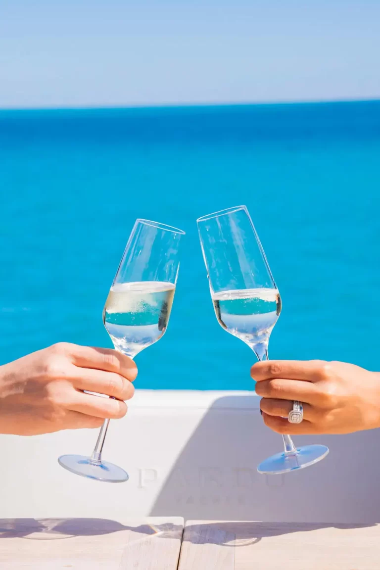 pardo-43-yacht-charters-mph-club-miami-champage