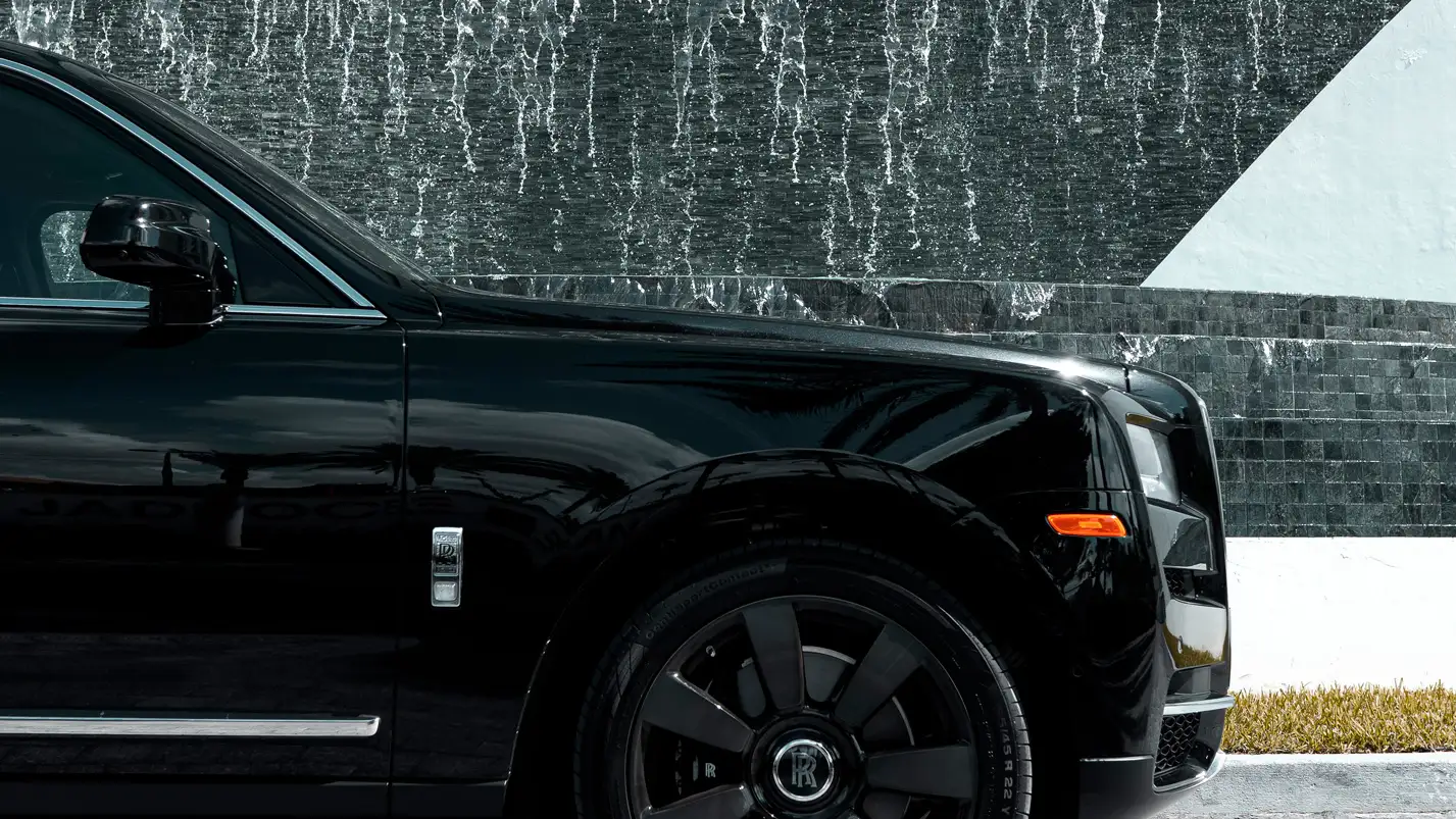 rolls royce cullinan rental front mph club