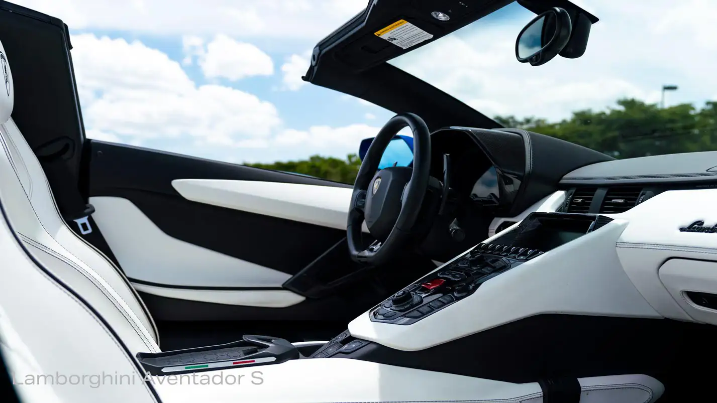 lamborghini-aventador-s-rental-vs-ferrari-812-superfast-rental-mph-club-interior-view02