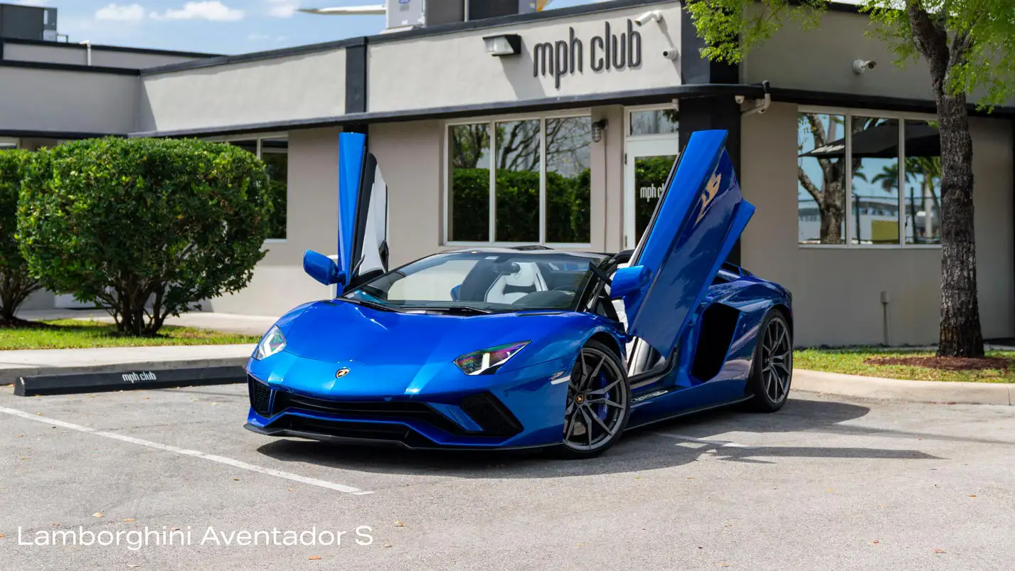 lamborghini-aventador-s-rental-vs-ferrari-812-superfast-rental-mph-club-profile-view
