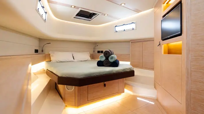 Pardo 43 charter Miami stateroom view mph club