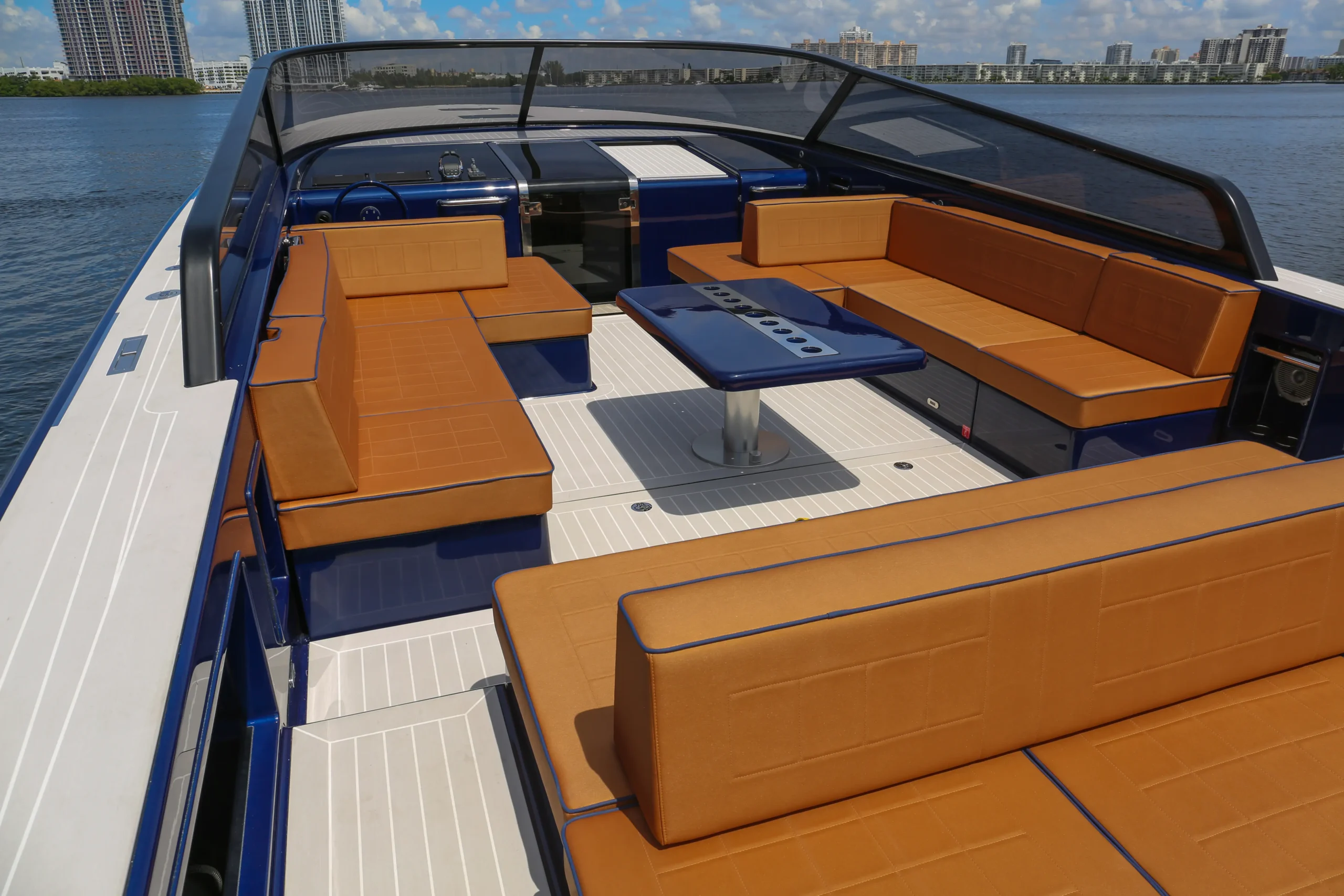 Yacht charters with mph club Vanducht 2