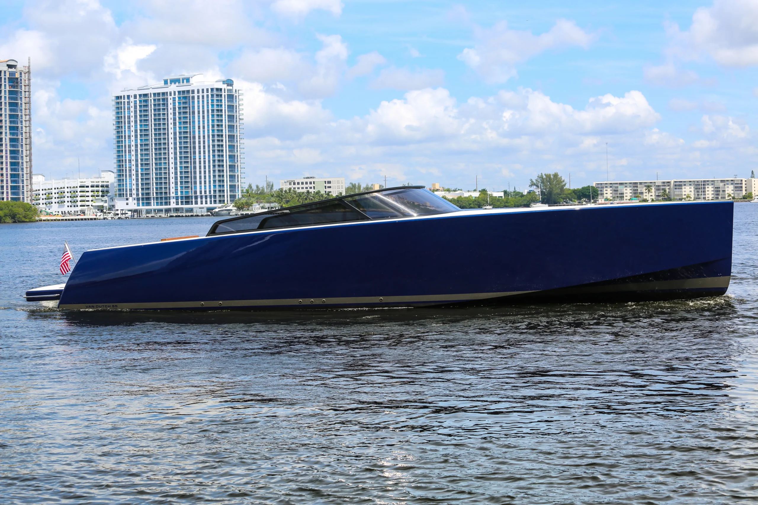 Yacht charters with mph club Vanducht